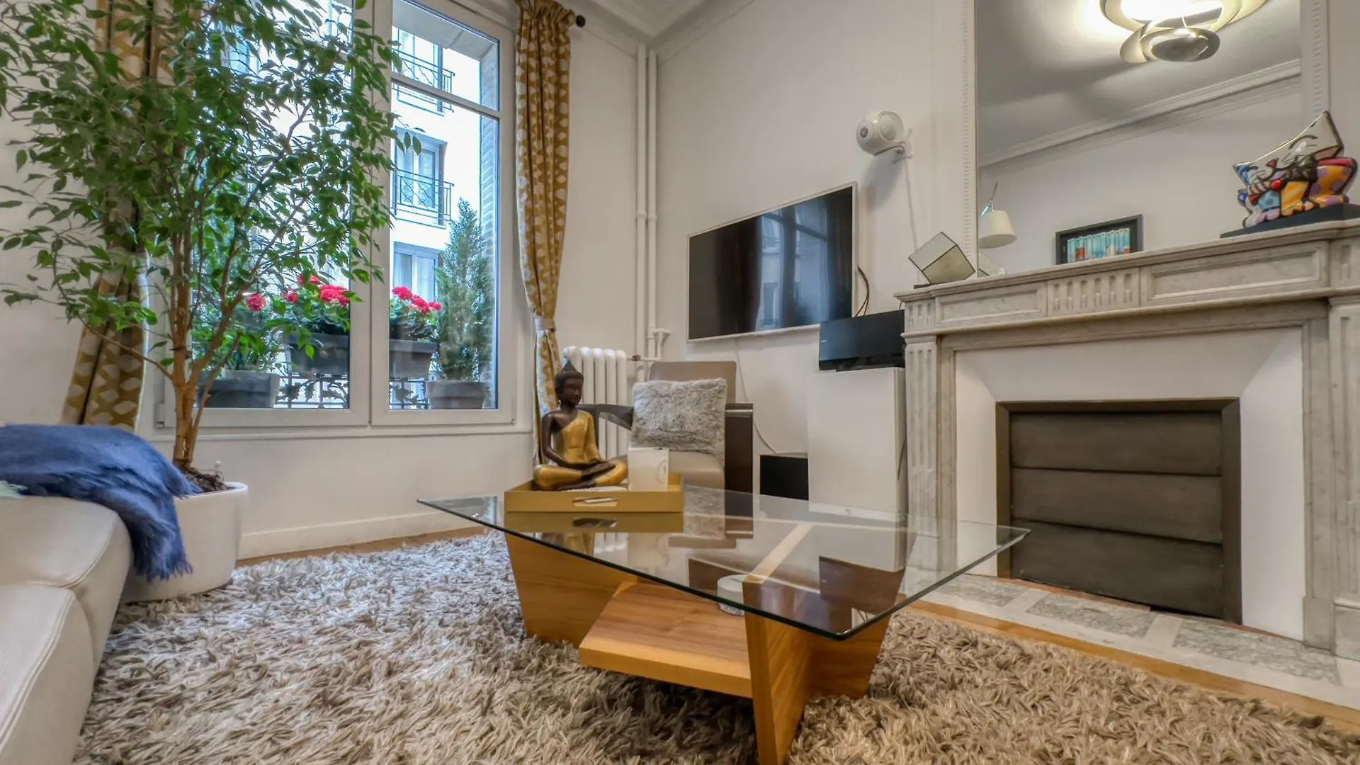 Apartment Luxury Place Near Champs Elysees Paris