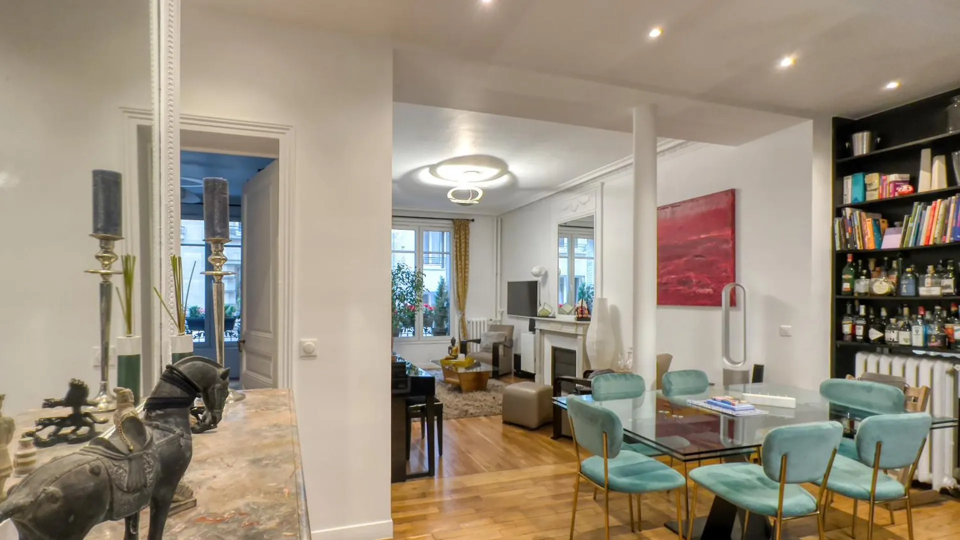 Apartment Luxury Place Near Champs Elysees Paris France