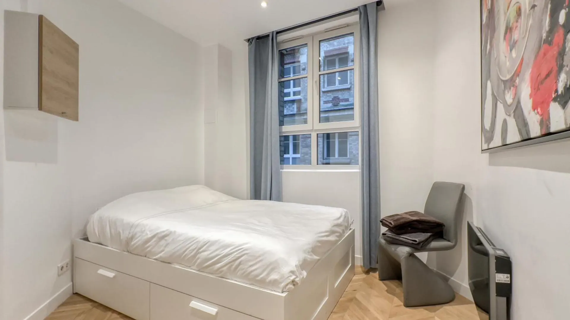 Apartment Luxury Place Near Champs Elysees Paris