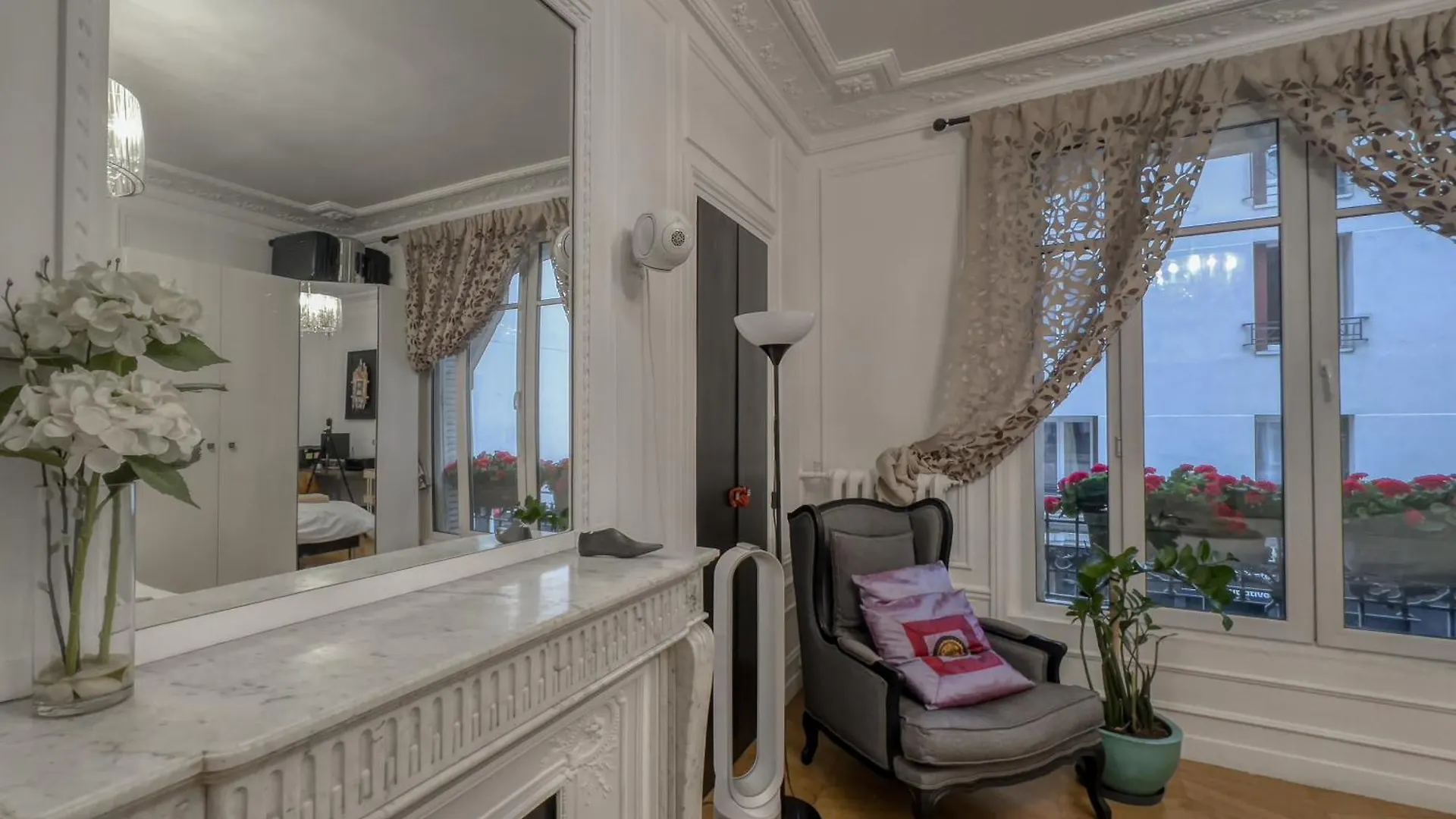 Luxury Place Near Champs Elysees Paris Apartment
