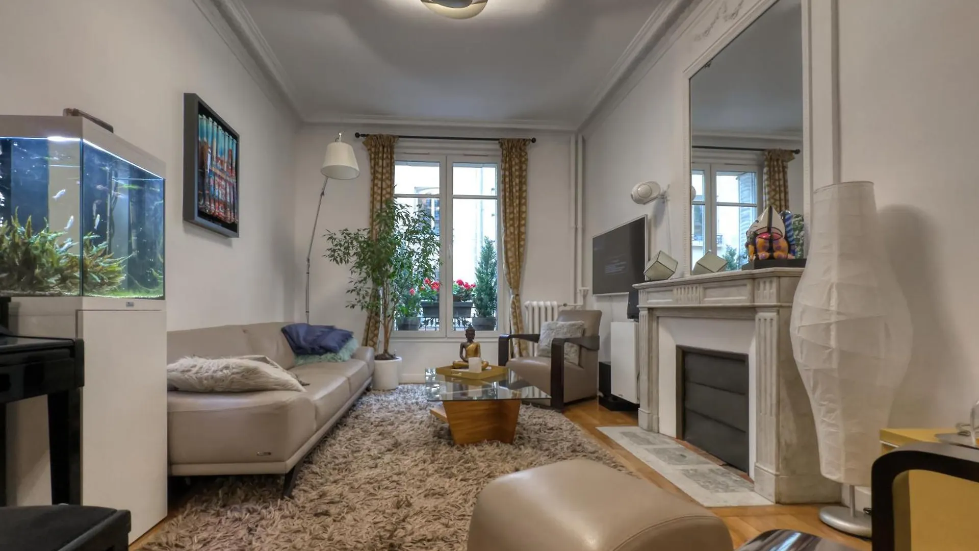 Luxury Place Near Champs Elysees Paris