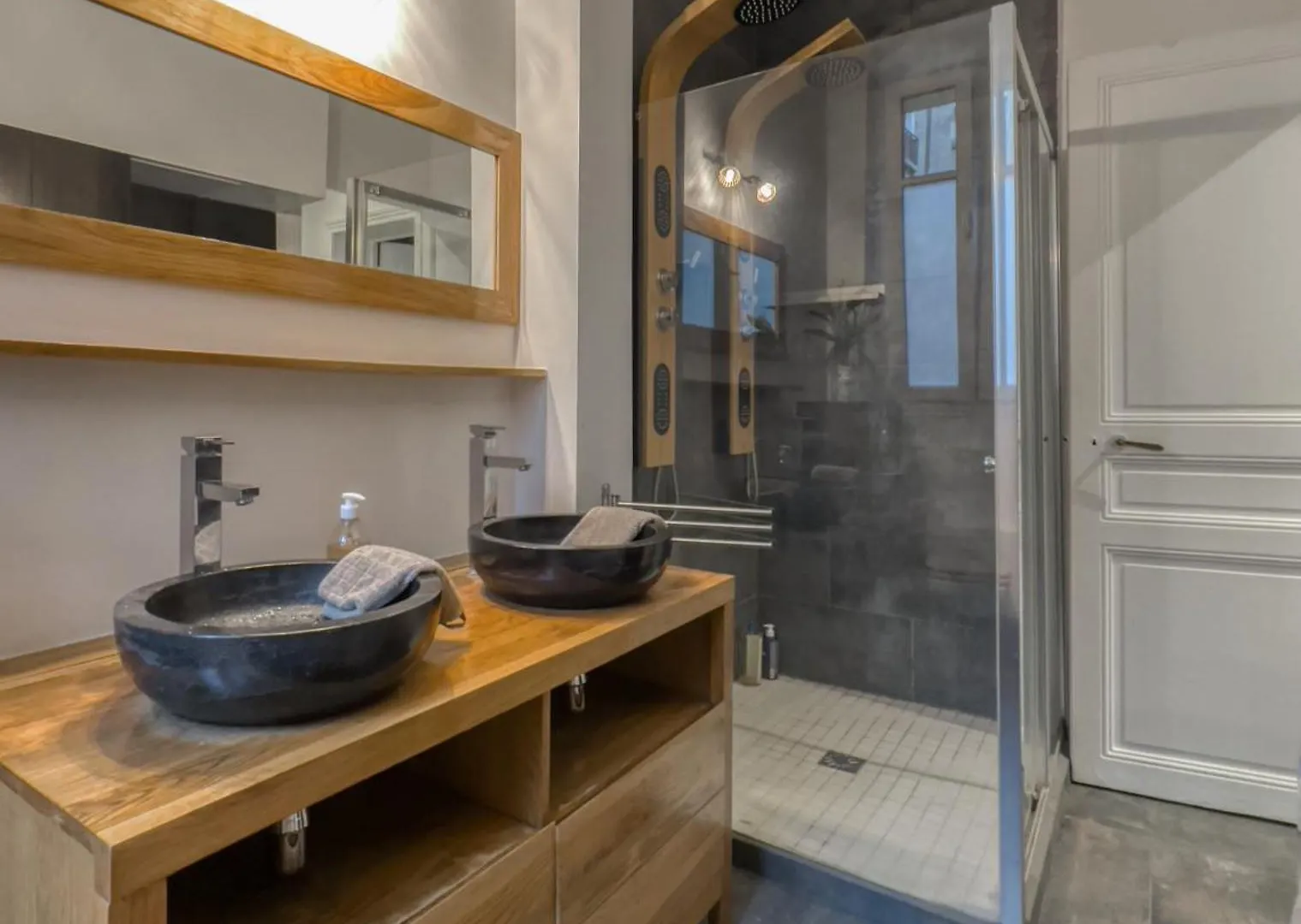 Luxury Place Near Champs Elysees Paris